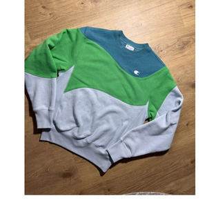 Champions color Block Pullover - Small
